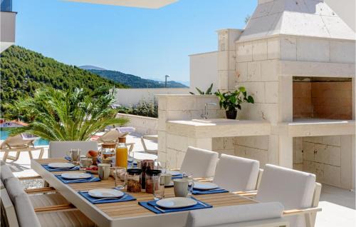 Marina Casa | Nice Home In Marina With Kitchen