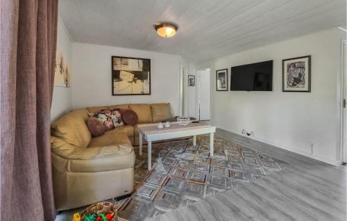 Lidkoping Municipality Casa | Nice Home In Norra Kedum With Wifi