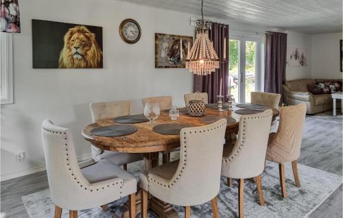 Lidkoping Municipality Casa | Nice Home In Norra Kedum With Wifi