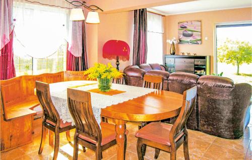 Nowe Warpno Casa | Nice Home In Nowe Warpno With Kitchen