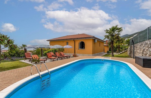 Opric Casa | Bonita casa en Opric con WiFi