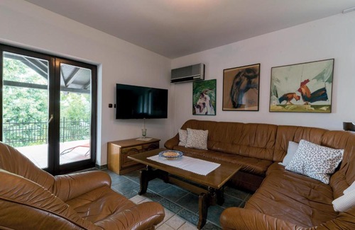 Levanjska Varos Casa | Nice home in Ovcara with 2 Bedrooms, WiFi and Heated swimming pool