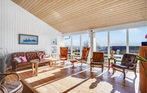 Ronde Casa | Nice Home In Rønde With House Sea View
