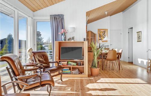 Ronde Casa | Nice Home In Rønde With House Sea View