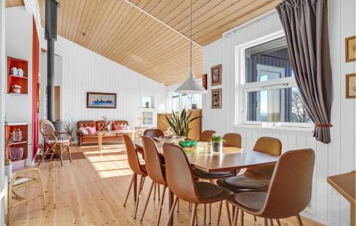 Ronde Casa | Nice Home In Rønde With House Sea View