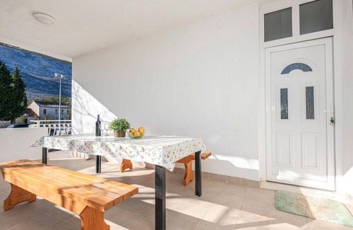 Rascane Casa | Nice home in Rascane with jacuzzi