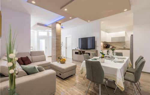 Solin Casa | Nice Home In Solin With Wifi
