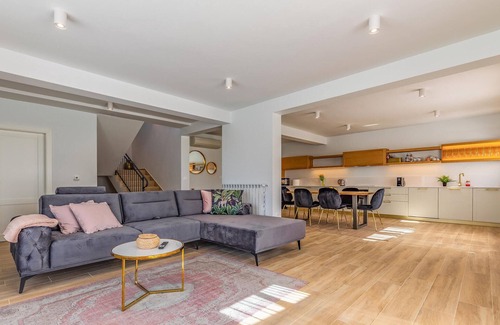 Krsan Casa | Bonita casa en Susnjevica con sauna