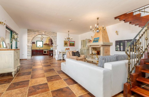 Valtura Casa | Bonita casa en Valtura con cocina.