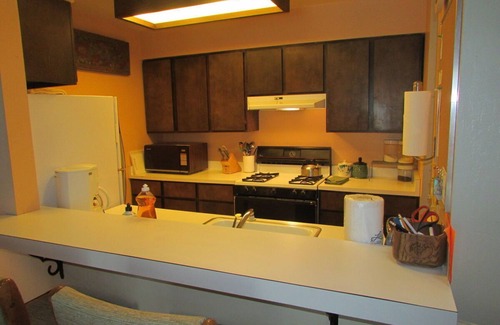 Lake Forest Condominio | NICE Villas condominio w / HOA piscina, cerca de la ciudad de Tahoe y playa- ¡GRAN valor!