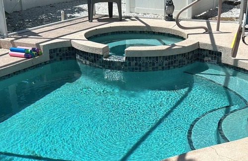 West Bradenton Casa | Nice House: 2br 2ba 2 car gar, screened, private heated salt pool & spa 6people+