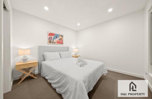 McKinnon Casa | Nice house walking to shopping center