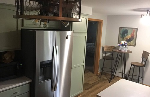 Como Casa | Nice house with large lot close to bars and Lake Geneva