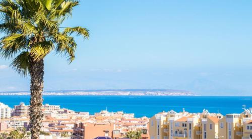 Torrevieja Casa | Nice house with tennis court,sports and playground