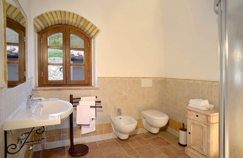 Montecatini Val di Cecina Otro | Bonito apartamento de 65 metros cuadrados, un edificio típico de la granja toscana, bonito acabado.
