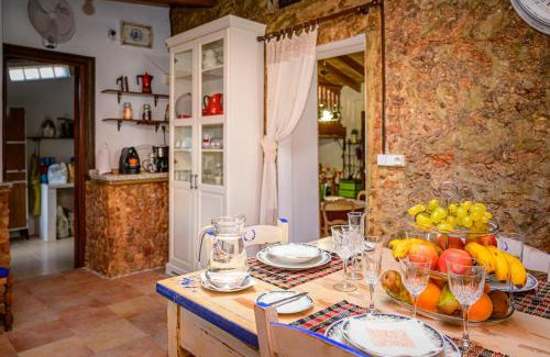 Santa Maria del Cami Casa | Nice Majorcan country house Sta Maria del Camí by Renthousing