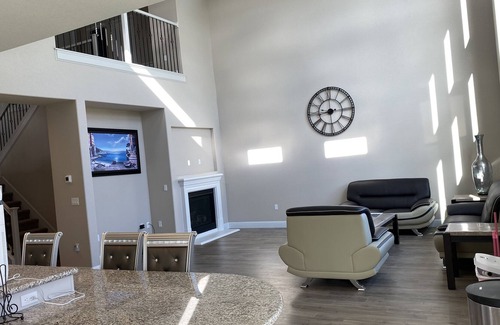Brentwood Casa | Nice Master bedroom in Brentwood