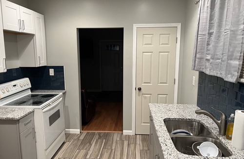 Pontiac Casa | Nice neighborhood, close to downtown area, lakes, and parks.