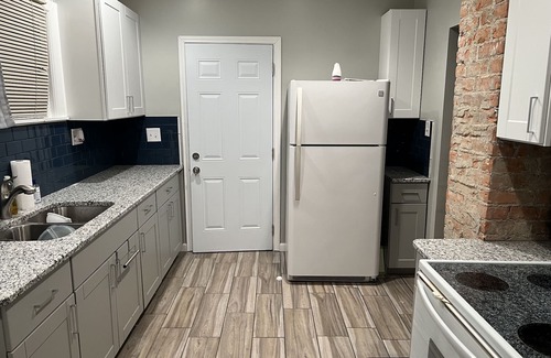 Pontiac Casa | Nice neighborhood, close to downtown area, lakes, and parks.