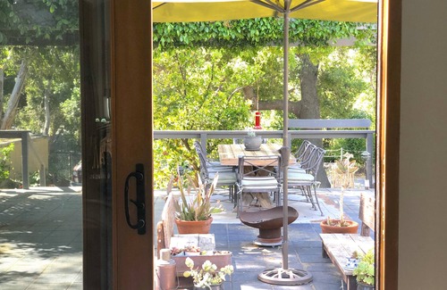 Meiners Oaks Casa | ¡BONITO! Ojai Architectural, lleno de luz, bañera de hidromasaje, robles, vecindario tranquilo