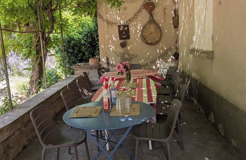 Nyons Casa | Bonita casa antigua con jardín en el centro de Nyons