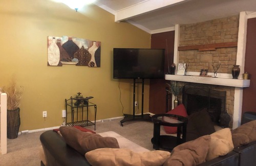 Overland Park Casa | Nice, quiet 3 bedroom oasis
