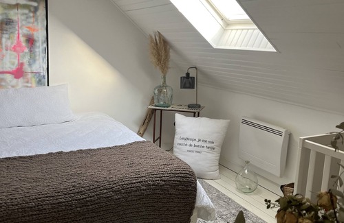 Bellevue Cama Y Desayuno | Nice room for rent. Independent space upstairs. Relaxation area.