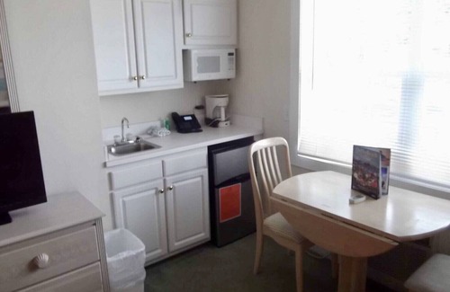 Calabash Apartamento | Nice room with mini kitchen in prestigious Brunswick Plantation Golf.
