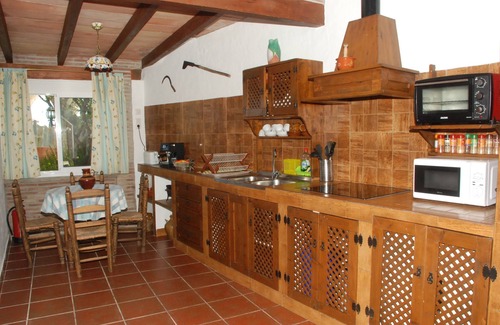 Frigiliana Cabaña | Bonita Casa Rústica con jardines y piscina en la Costa del Sol.
