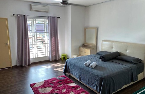 Baru Sikamat Casa | Nice Seremban 2 1/2 storey house with 4 rooms