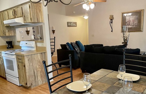 Jan Phyl Village Casa | Nice spacious 2bd with indoor fireplace near LEGOLAND