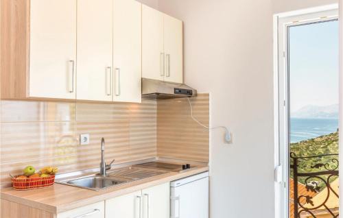 Bratus Apartamento | Nice Studio In Krvavica With Kitchen
