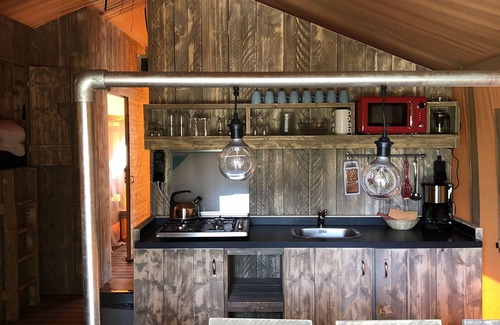 's-Gravenzande Alquiler De RV | Nice Tent with Kitchen & Shower near Beach Campsite