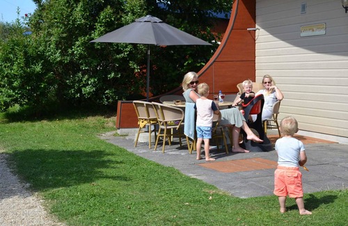 's-Gravenzande Alquiler De RV | Nice Tent with Kitchen & Shower near Beach Campsite