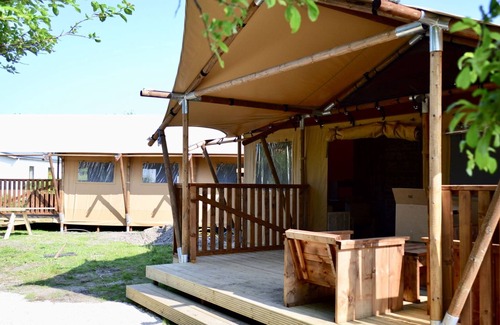 's-Gravenzande Alquiler De RV | Nice Tent with Kitchen & Shower near Beach Campsite