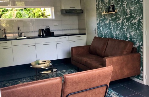 Bruinisse Casa | Nice, trendy furnished, vacation bungalow with fenced garden. Pets welcome!