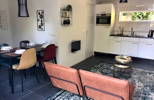 Bruinisse Casa | Nice, trendy furnished, vacation bungalow with fenced garden. Pets welcome!