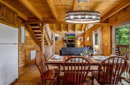 Sevierville Casa | Nice View Log Cabin Fireplace Hot Tub Pool Table