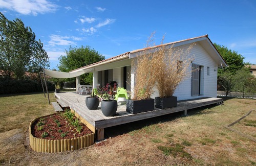 Sanguinet Casa | Bonita casa de madera en un lote grande, cerca del lago y del centro
