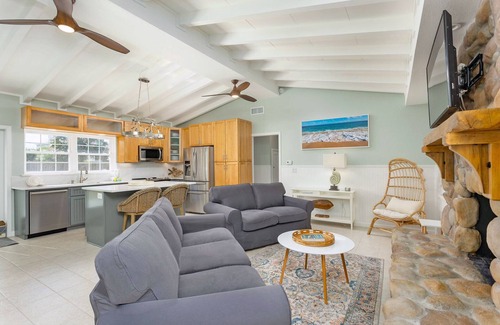 Florida Panhandle Casa | Nicely decorated 4 bedroom Sound View Home w/ Large Back Yard! Pet friendly!