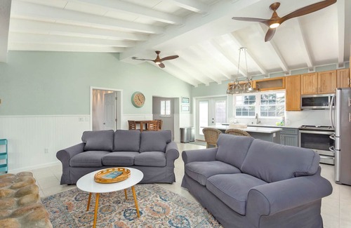 Florida Panhandle Casa | Nicely decorated 4 bedroom Sound View Home w/ Large Back Yard! Pet friendly!