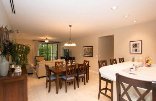 Coco Apartamento | Nicely Decorated 3rd-Floor Beauty with Pool-View Balcony in Coco