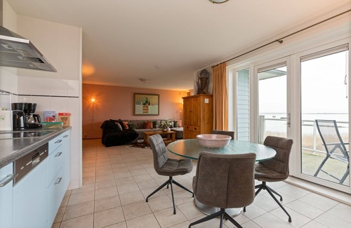 Municipality of Hellevoetsluis Apartamento | Nicely furnished 4-pers. apartment with waterview located at Cape Helius holiday park.