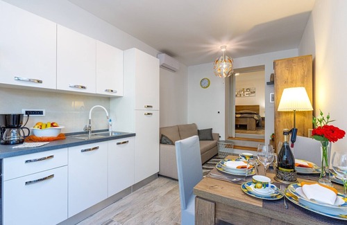 City Center Apartamento | Nido / Apartment Maximilian near the beach