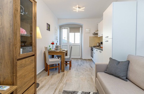 City Center Apartamento | Nido / Apartment Maximilian near the beach