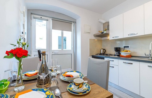 City Center Apartamento | Nido / Apartment Maximilian near the beach