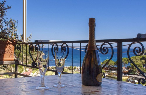 Fetovaia Apartamento | Nido, in Fetovaia, is a tastefully decorated two-room apartment , with the terrace overlooking the