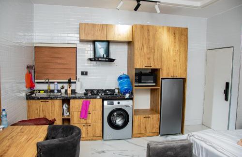 Abuja Apartamento | NIFEWAT APARTMENT,Dijon studio apartment with pool,WiFi, gym,Netflix and sit out area