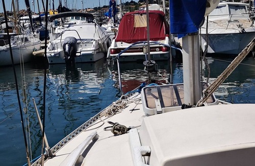Cap d'Agde Alquiler De Eote | Night aboard a sailboat at the quay for 2 people.