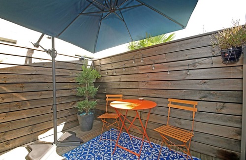Gaillac Apartamento | Estudio de noche azul con balneoterapia.
